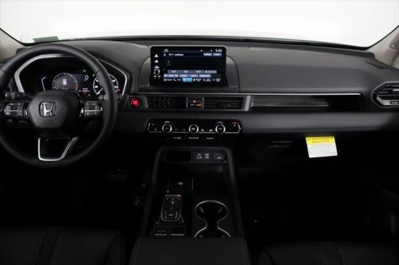 2025 Honda Pilot Touring 5FNYG1H75SB189366