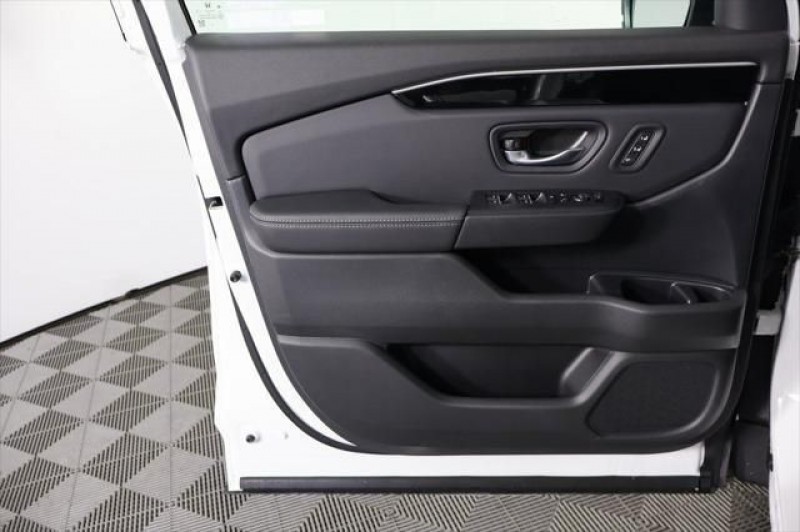 2025 Honda Pilot Touring 5FNYG1H77SB189370
