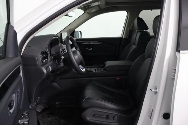 2025 Honda Pilot Touring 5FNYG1H77SB189370