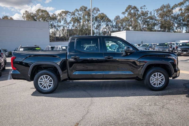 2024 Toyota Tundra SR5 5TFLA5DB9RX172986
