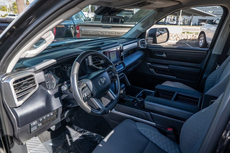 2024 Toyota Tundra SR5 5TFLA5DB9RX172986
