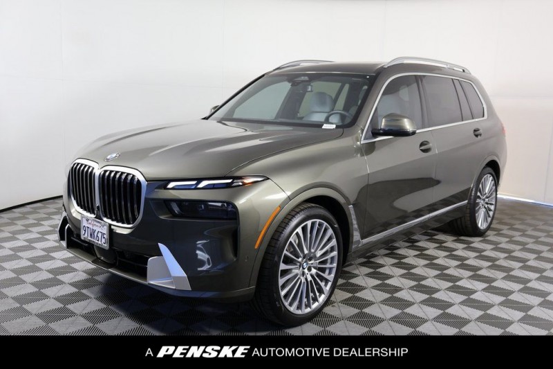 2025 BMW X7 xDrive40i 5UX23EM03S9Y15121