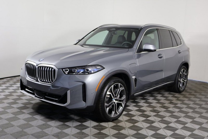 2026 BMW X5 50e's photo