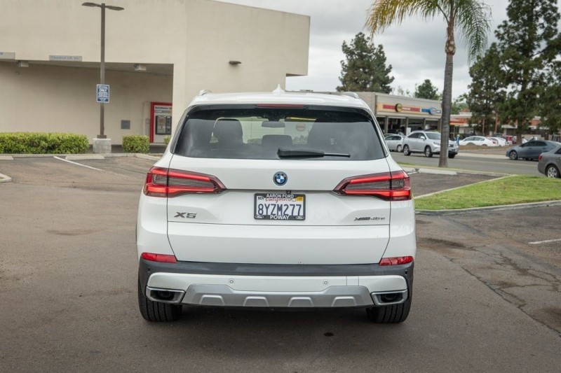 2022 BMW X5 xDrive45e 5UXTA6C08N9K14003