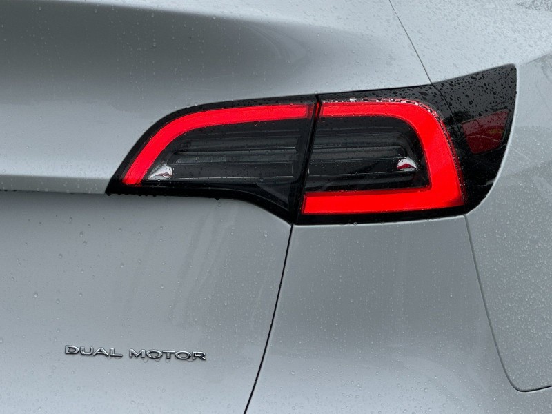 2022 Tesla Model Y Long Range 7SAYGAEE9NF346522