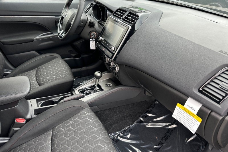 2025 Mitsubishi Outlander Sport  JA4ARUAU2SU007640