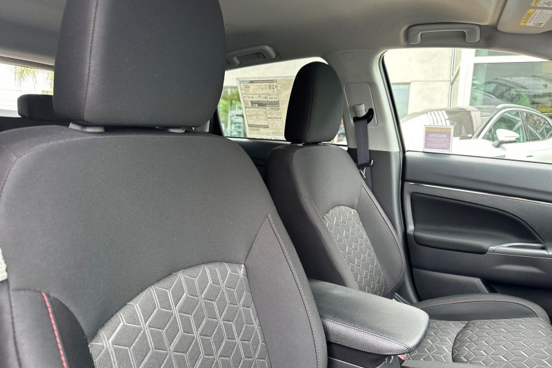 2025 Mitsubishi Outlander Sport  JA4ARUAU2SU007640