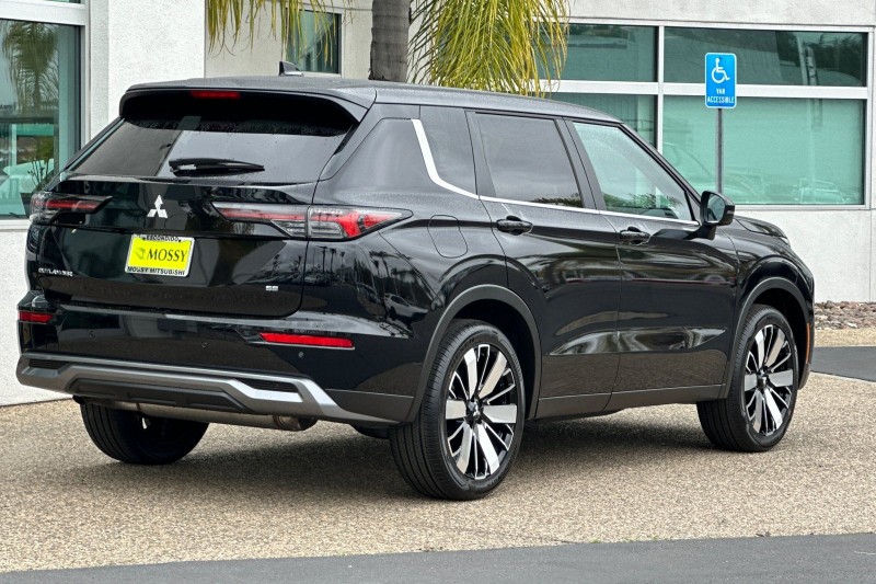 2025 Mitsubishi Outlander SE JA4J3VA82SZ048945