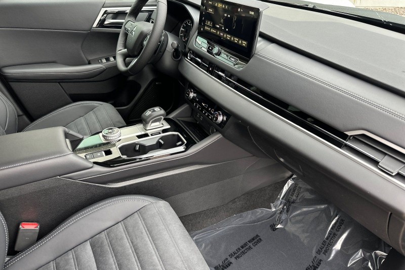 2025 Mitsubishi Outlander SE JA4J3VA82SZ048945