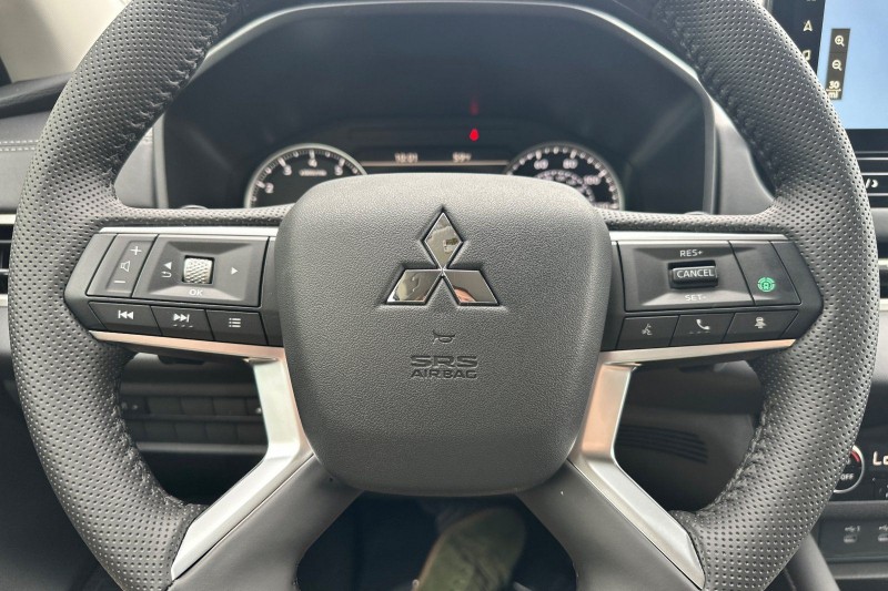2025 Mitsubishi Outlander SE JA4J3VA82SZ048945