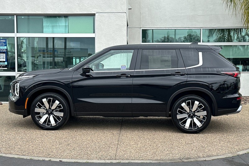 2025 Mitsubishi Outlander SE JA4J3VA82SZ048945