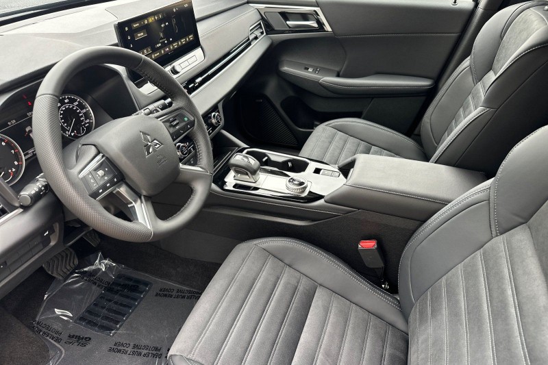 2025 Mitsubishi Outlander SE JA4J3VA82SZ048945