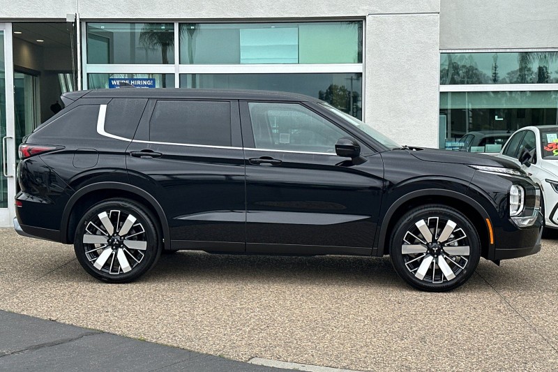 2025 Mitsubishi Outlander SE JA4J3VA82SZ048945