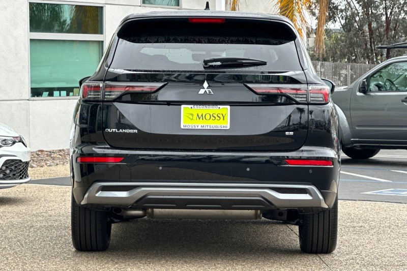 2025 Mitsubishi Outlander SE JA4J3VA82SZ048945