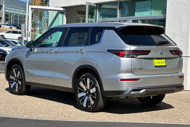 2025 Mitsubishi Outlander SE JA4J3VA83SZ048002