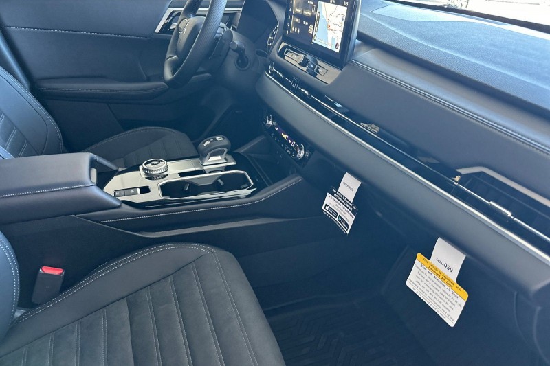 2025 Mitsubishi Outlander SE JA4J3VA83SZ048002