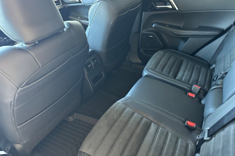 2025 Mitsubishi Outlander SE JA4J3VA83SZ048002