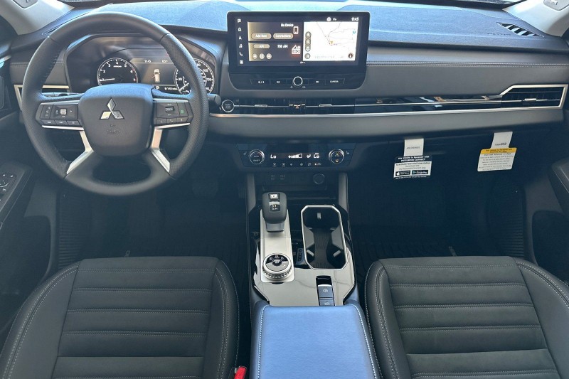 2025 Mitsubishi Outlander SE JA4J3VA83SZ048002