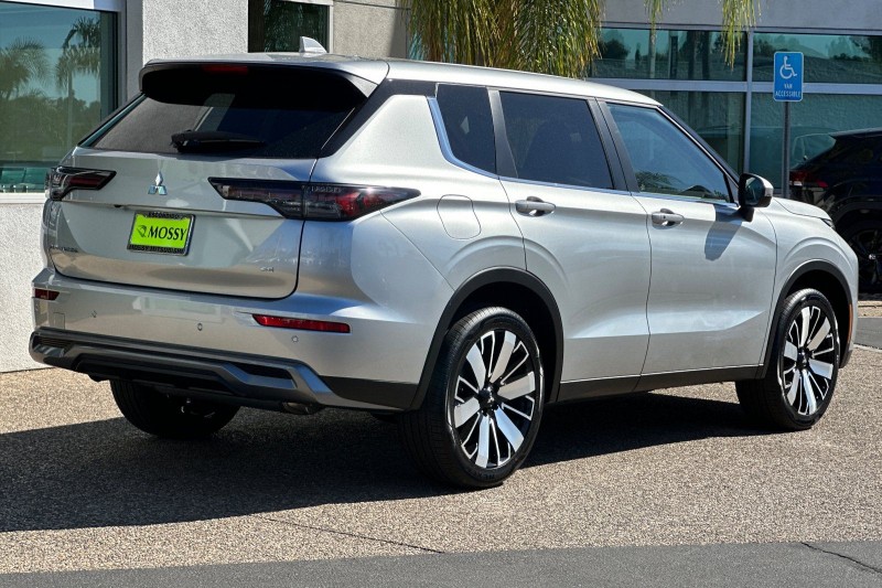 2025 Mitsubishi Outlander SE JA4J3VA83SZ048002