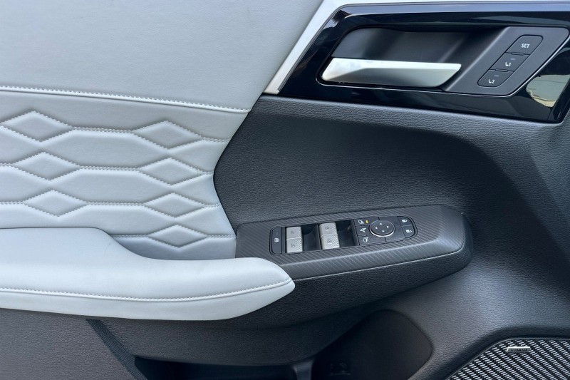 2025 Mitsubishi Outlander SEL - Photo 10
