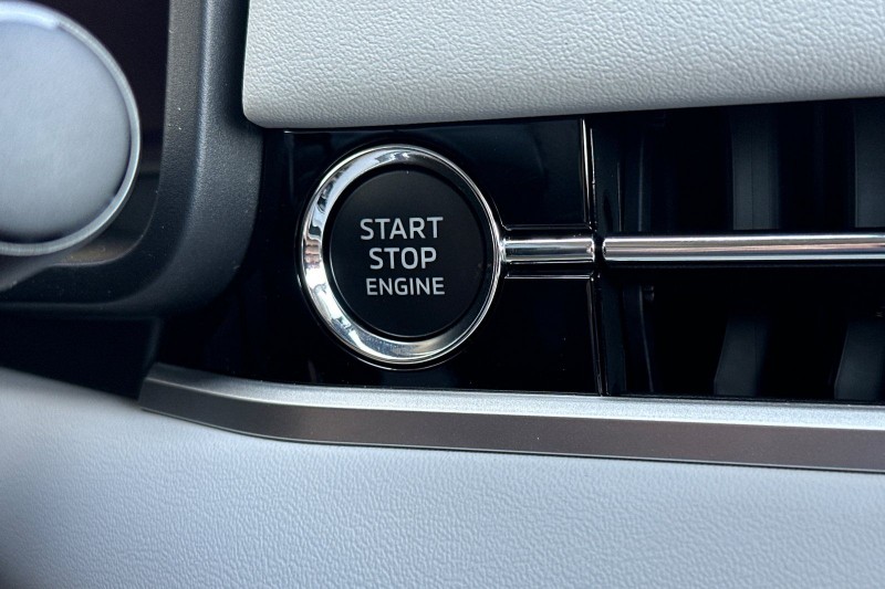 2025 Mitsubishi Outlander SEL - Photo 22