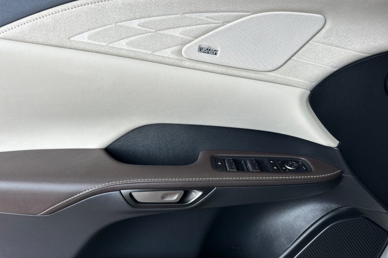 2025 Lexus RX 450h+ Luxury JTJCJMGA9S2031493