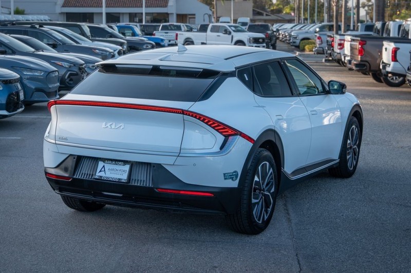 2024 Kia EV6 Light KNDC34LA0R5224823