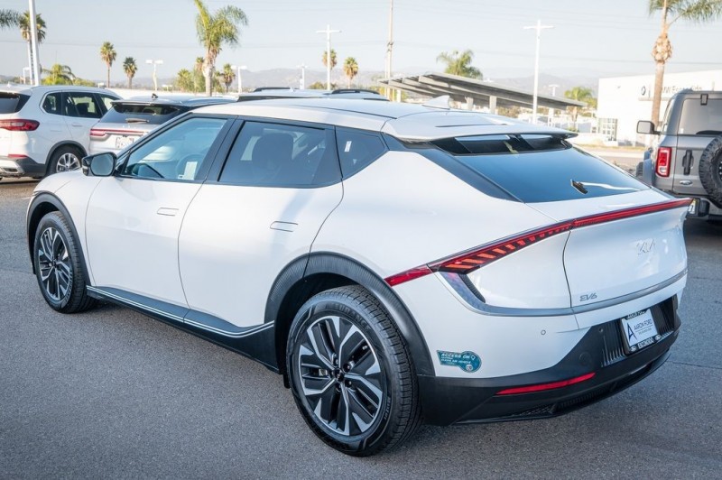 2024 Kia EV6 Light KNDC34LA0R5224823