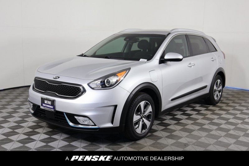 2018 Kia Niro Plug-In Hybrid LX KNDCM3LD8J5187784