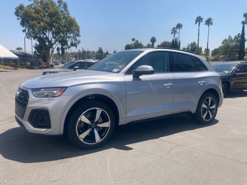 2023 Audi Q5 45 S line Premium WA1EAAFY7P2052448