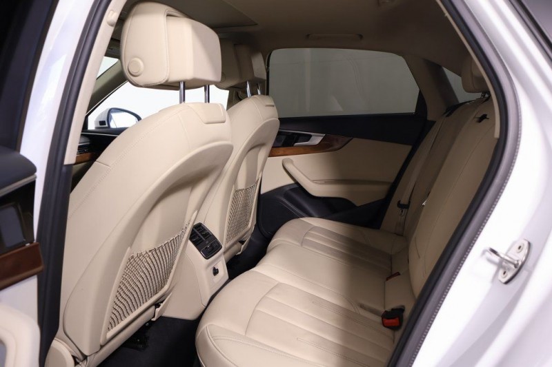 2022 Audi A4 40 Premium WAUABAF40NN003177