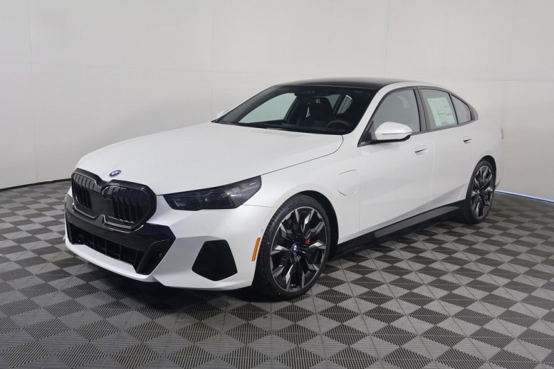 2026 BMW 5 Series 550e xDrive WBA13FK06TCV53246