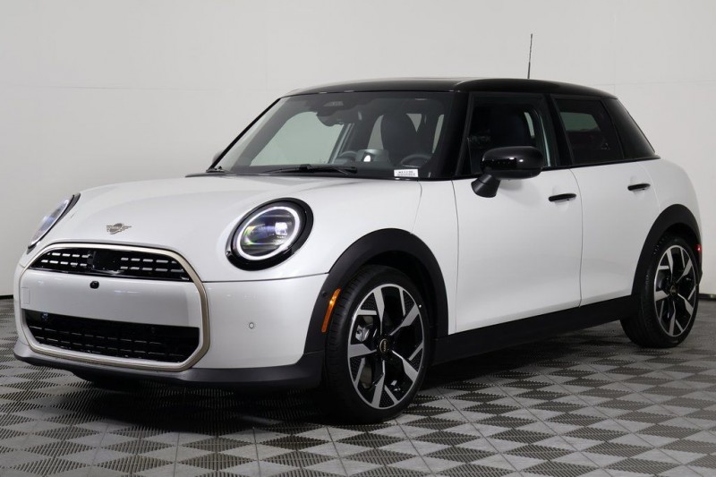 2026 MINI Cooper  WMW43GD0XT2X81384