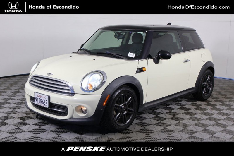 2011 MINI Cooper Base WMWSU3C56BT091604