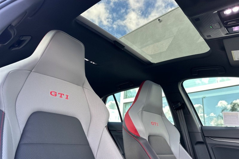 2026 Volkswagen Golf GTI 2.0T SE WVW3E7CD5TW161354
