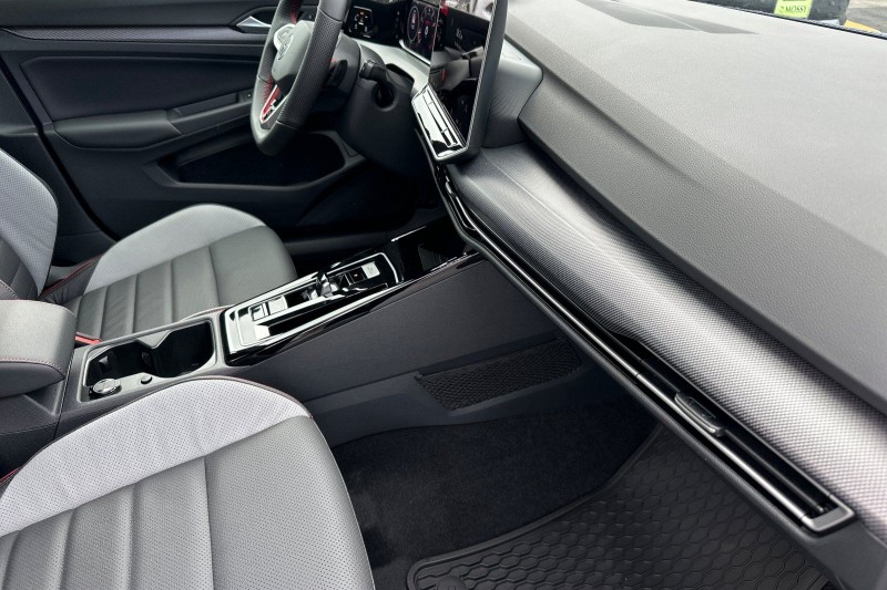 2026 Volkswagen Golf GTI SE - Photo 15