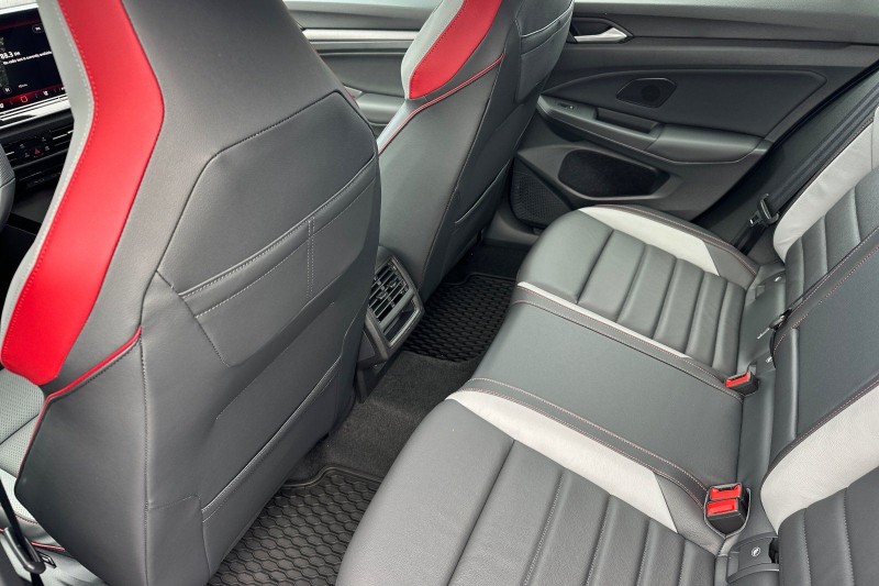 2026 Volkswagen Golf GTI SE - Photo 11