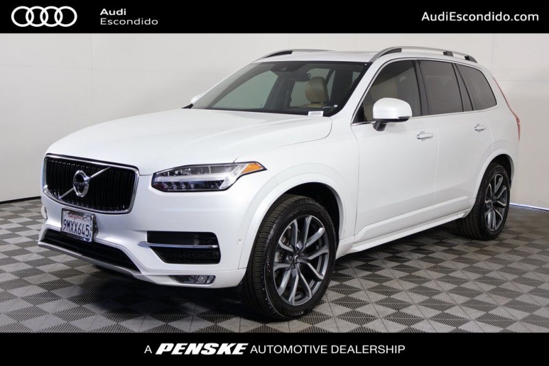 2018 Volvo XC90 T6 Momentum YV4A22PK4J1372161