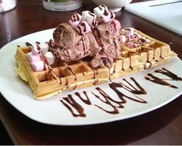 Willow Waffle and Pie The waffles at Willow Waffle & Pie are light, tasty and crispy. You can complete that waffle with vanilla ice cream and any topping from Oreos to strawberries with the best of sauces. Willow Waffle & Pie also offers a popular mutton, chicken or vegetable curry. If you're just in the mood to cuddle with a mug, choose one of the handcrafted hot beverages.