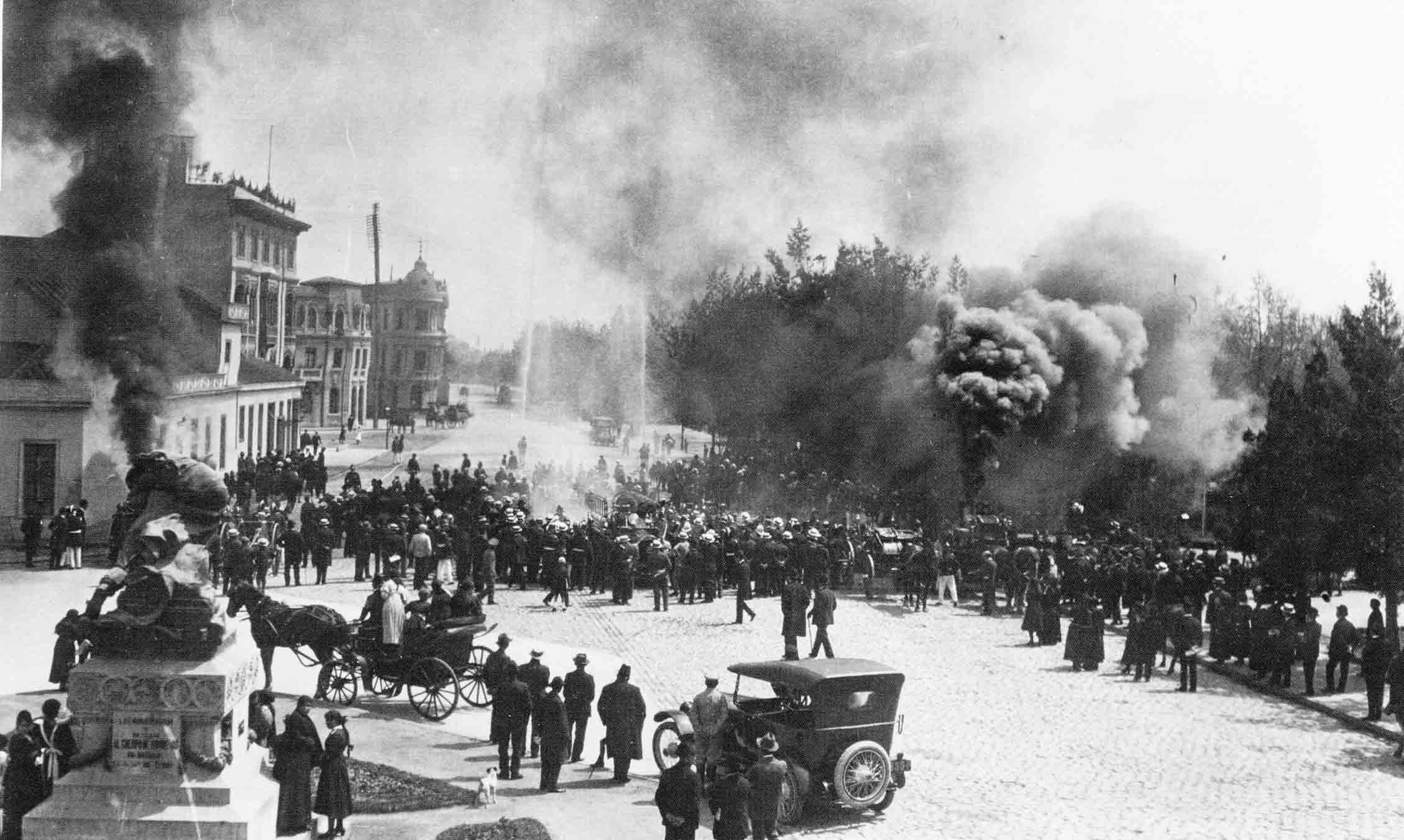 Enterreno - Fotos históricas de chile - fotos antiguas de Chile - Ejercicio de Bomberos, 1917