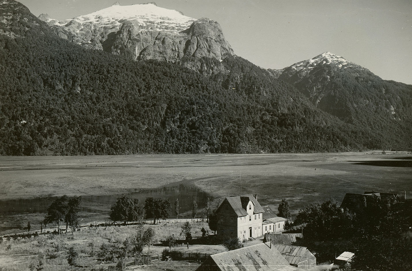 Enterreno - Fotos históricas de chile - fotos antiguas de Chile - Peulla C.a 1930