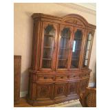 Hibriten China Cabinet