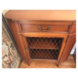 Heknel glass cabinet