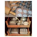 Lots of Bakeware & Cake Decorating Items