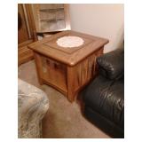 oak side table matches coffee table (4) $20; coffee + 2 sides $60