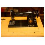 1947 Singer Sewing Machine Gold Seal in Wood cabinet