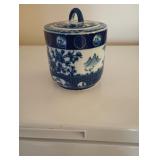 $40Chinese Traditional Antique Style Blue and White Ceramic Ginger Jar 