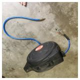 Retractable air hose