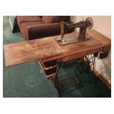 1900s Antique Singer Treadle Sewing Machine