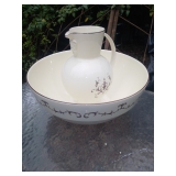 Wedgwood plus large dinnerware set and compleater in same pattern